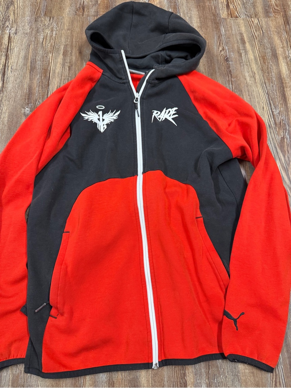 Puma Lamelo Ball Rare Dime Hoodie
Black & red color size M